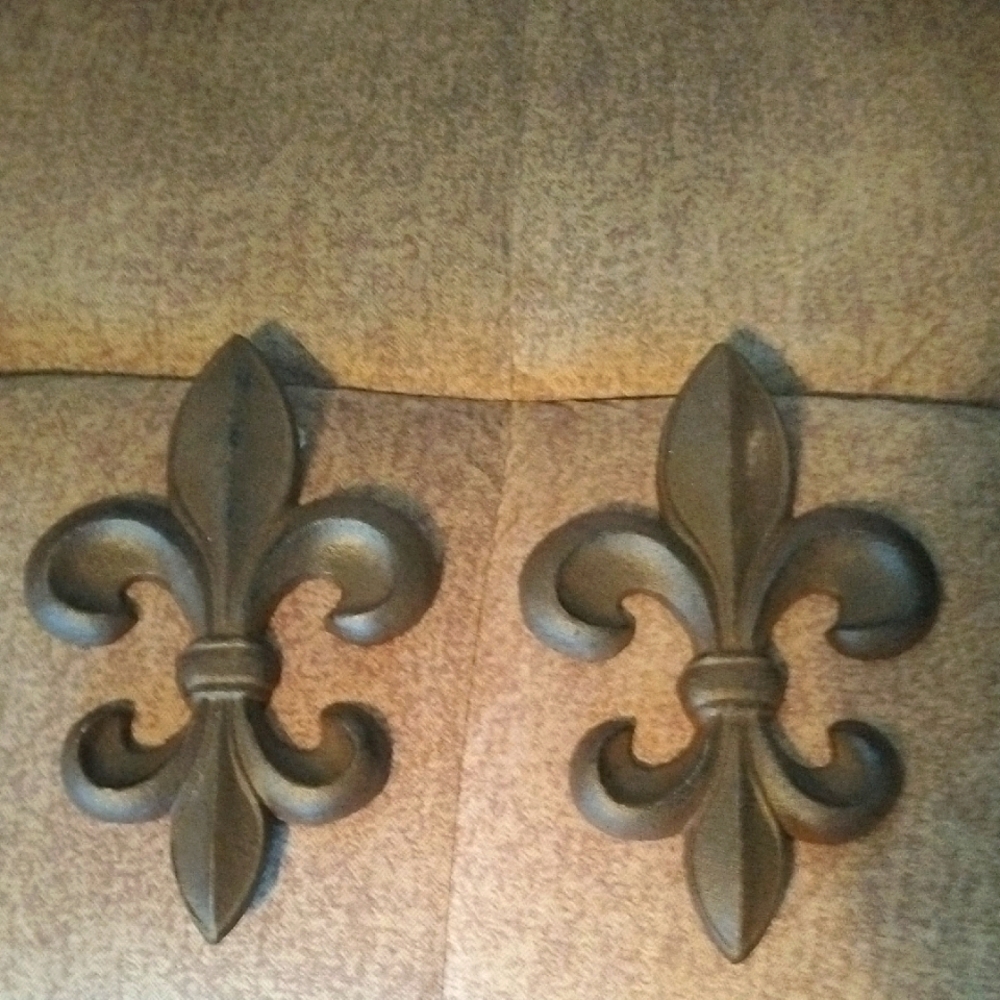Decorative Fleur-de-Lis Wall Accents